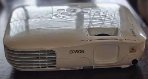 Epson Projector - *Lamp needs replacing*