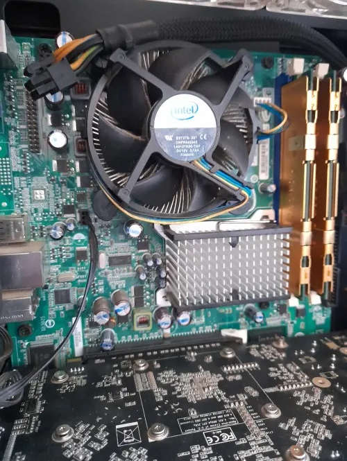 ***GAMING PC BOX****XFX GRAFIX CARD, 2 X APACER RAM CARDS, Intel® 82801GB, LOTS OF FANS and PSU****