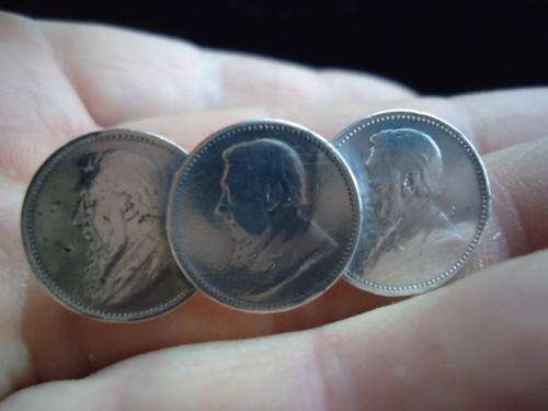 BROOCH CONSISTING OF 3 SILVER ZAR PAUL KRUGER TICKY COINS(3D)