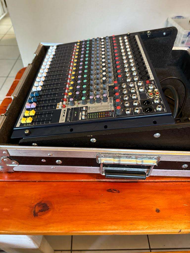 Soundcraft EFX12  12 Channel Mixer w/ Effects