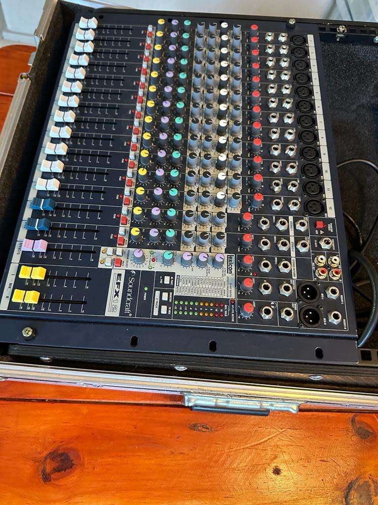 Soundcraft EFX12  12 Channel Mixer w/ Effects