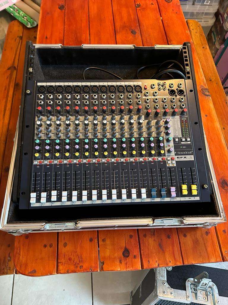 Soundcraft EFX12  12 Channel Mixer w/ Effects