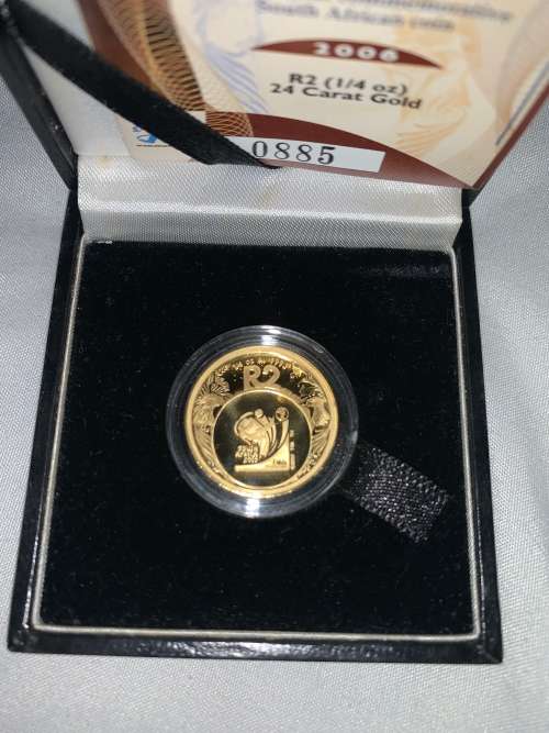 2010 WORLD CUP GOLD R2 COIN