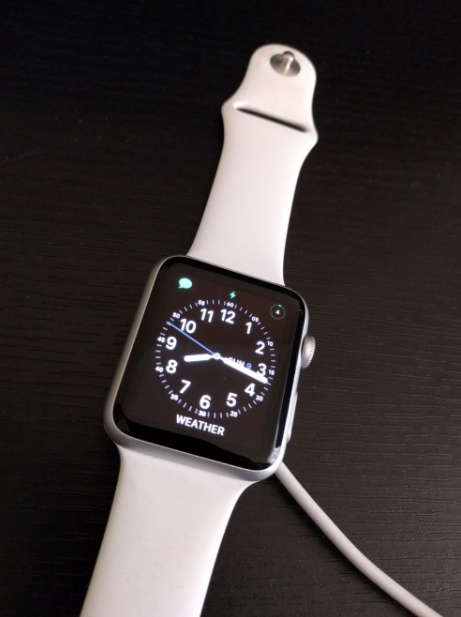 Apple Watch (42mm Silver Aluminium Case with White Sport Band)