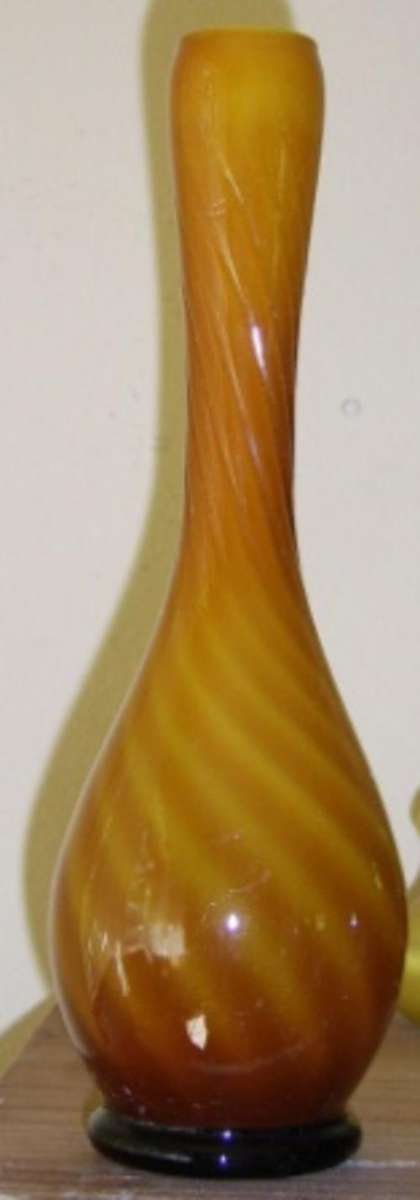 HANDBLOWN VASE