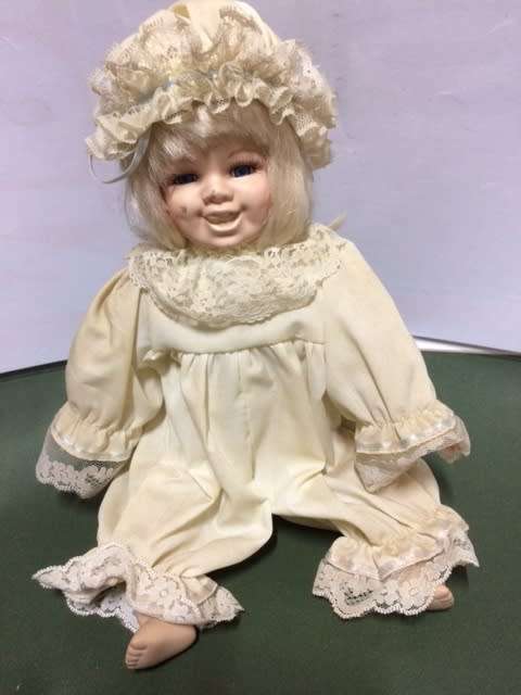 DOLLS - SEE PICS of this LARGE COLLECTION of 10 DOLLS @ a LOW START PRICE