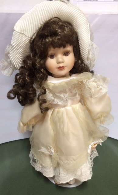 DOLLS - SEE PICS of this LARGE COLLECTION of 10 DOLLS @ a LOW START PRICE