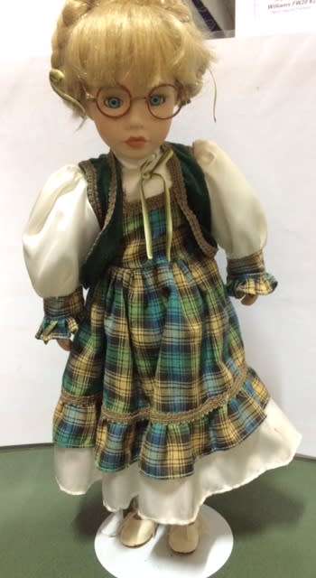 DOLLS - SEE PICS of this LARGE COLLECTION of 10 DOLLS @ a LOW START PRICE