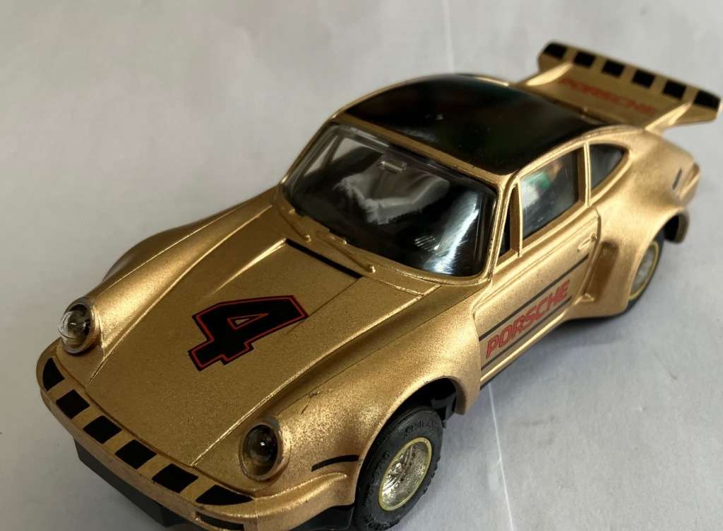 Scalextric Porsche 935 - Gold