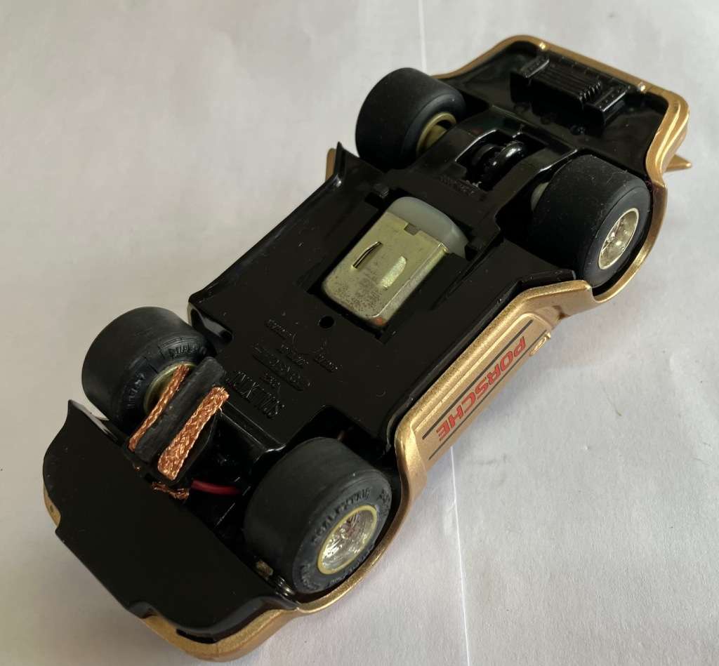 Scalextric Porsche 935 - Gold