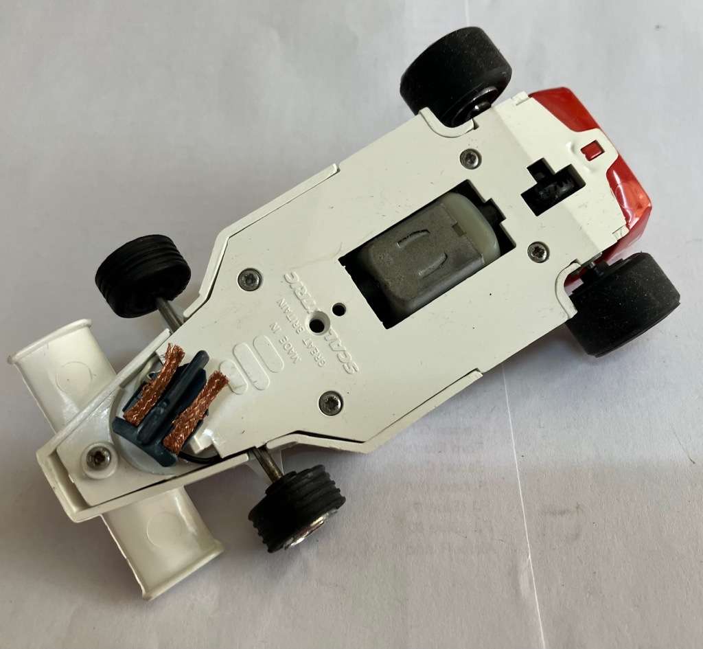 CHRISTMAS IN JUNE - Scalextric Renault RS01 - Red and white