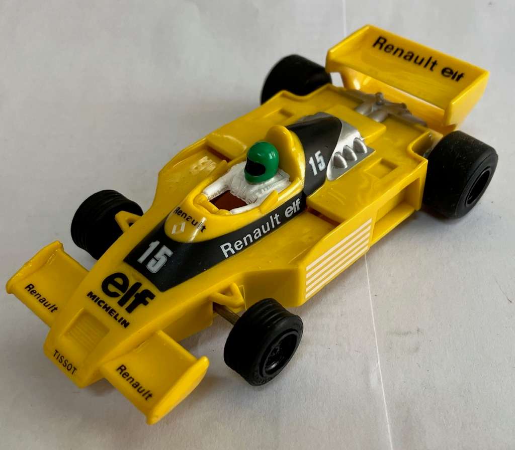 CHRISTMAS IN JUNE - Scalextric Renault RS01 (Listing 1)
