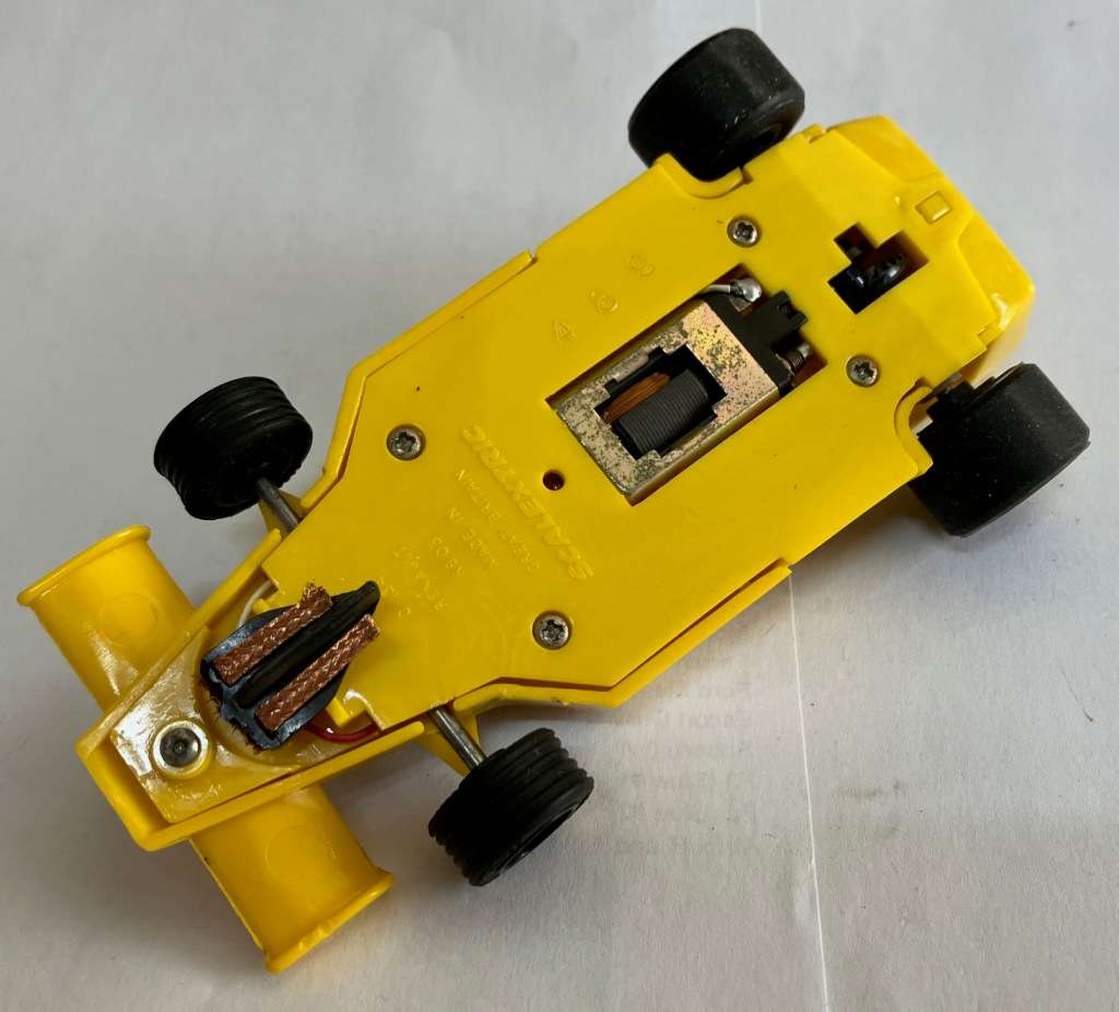 CHRISTMAS IN JUNE - Scalextric Renault RS01 (Listing 1)