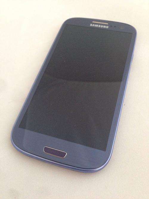 Samsung Galaxy S3 Blue - LCD dead. Free Delivery!