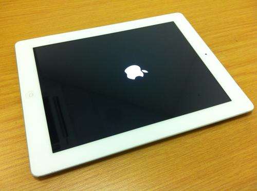 Stunning iPad 2 32GB Wifi + 3G - White - Free Delivery!
