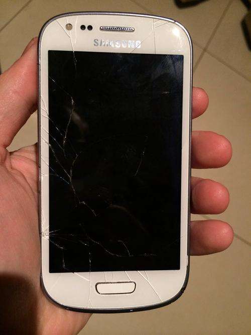 Samsung Galaxy S3 Mini 8GB - Dead - White - Free Courier Delivery.