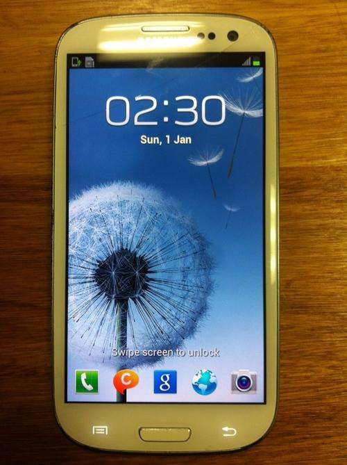 Samsung Galaxy S3 White - Cracked glass - Free Delivery.