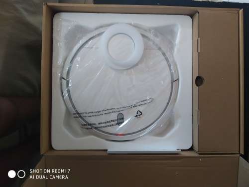 MI Vacuum Robot cleaner white)