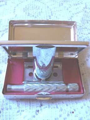 HAPPINESS IS: AN OLD SHAVING SET IN "BRIEFCASE WITH MIRROR" COOL!!