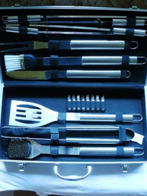 *** BRAND NEW 19 PIECE BRAAI STAINLESS STEEL SET**** FANTABULOUS!!!!!!! TAKE A LOOK!!!!!!!