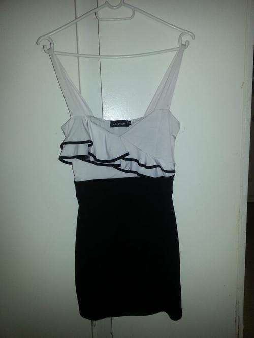 YDE black & white dress - size M - R60