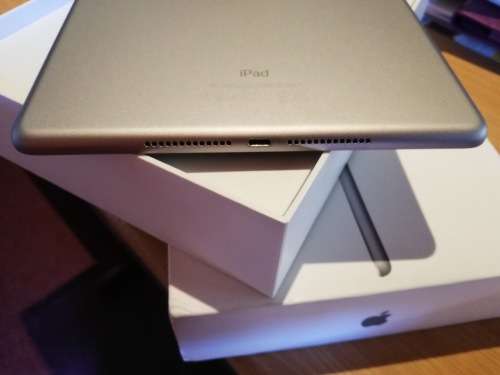 iPAD - 5th Generation - 9.7" - 128 GB - Wifi