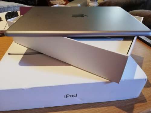 iPAD - 5th Generation - 9.7" - 128 GB - Wifi