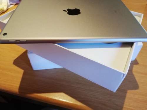 iPAD - 5th Generation - 9.7" - 128 GB - Wifi