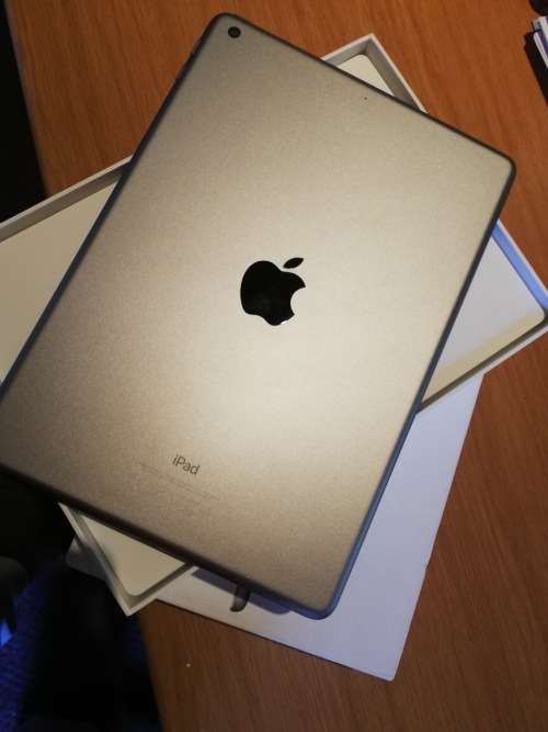 iPAD - 5th Generation - 9.7" - 128 GB - Wifi