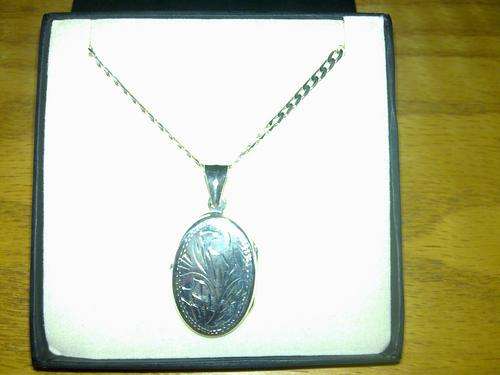 SILVER CHAIN & LOCKET-PERFECT LADY'S PRESENT