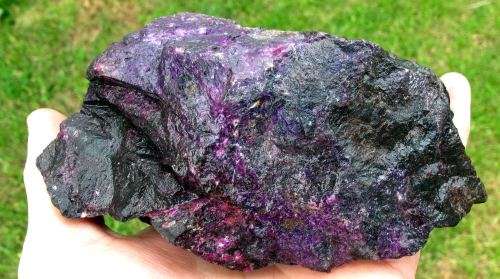Rough Sugilite, Bustamite & Richterite 1016grams, Wessels Mine, Northern Cape, South Africa