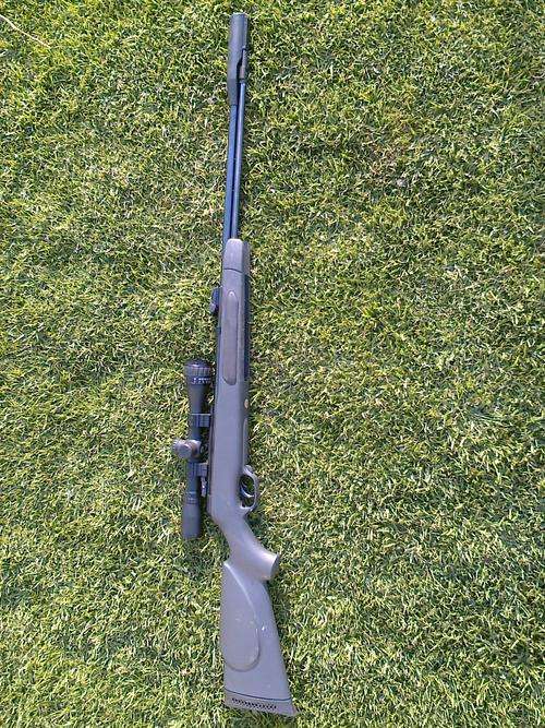 GAMO CFX Cal. 4.5 Air Rifle 1000f/sec. with a 4 x 32 BSA Air Rifle scope.