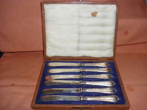 Boxed set of silver knives