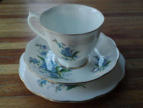 ROYAL ALBERT TRIO. FORGET ME NOT.