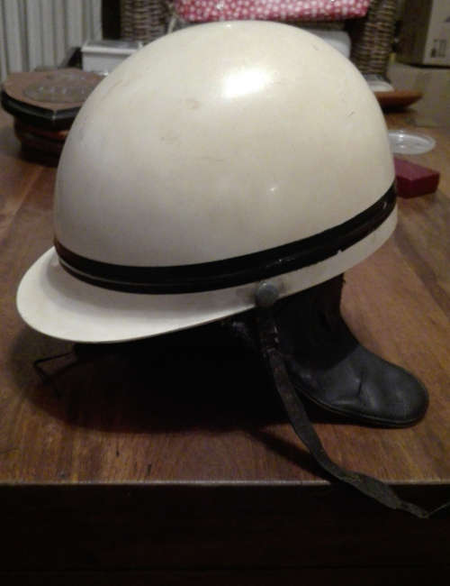 VINTAGE HELMET.