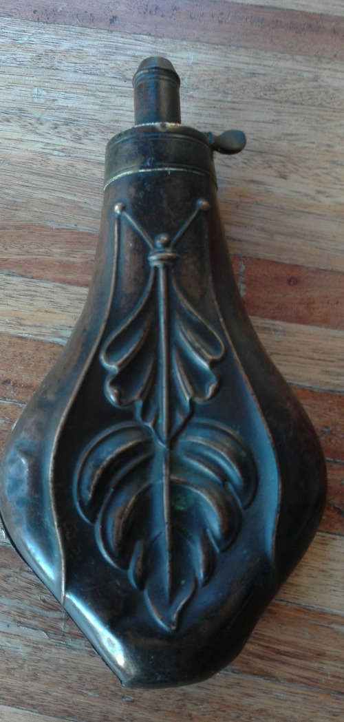 VINTAGE ANTIQUE BLACK POWDER FLASK. BRASS.