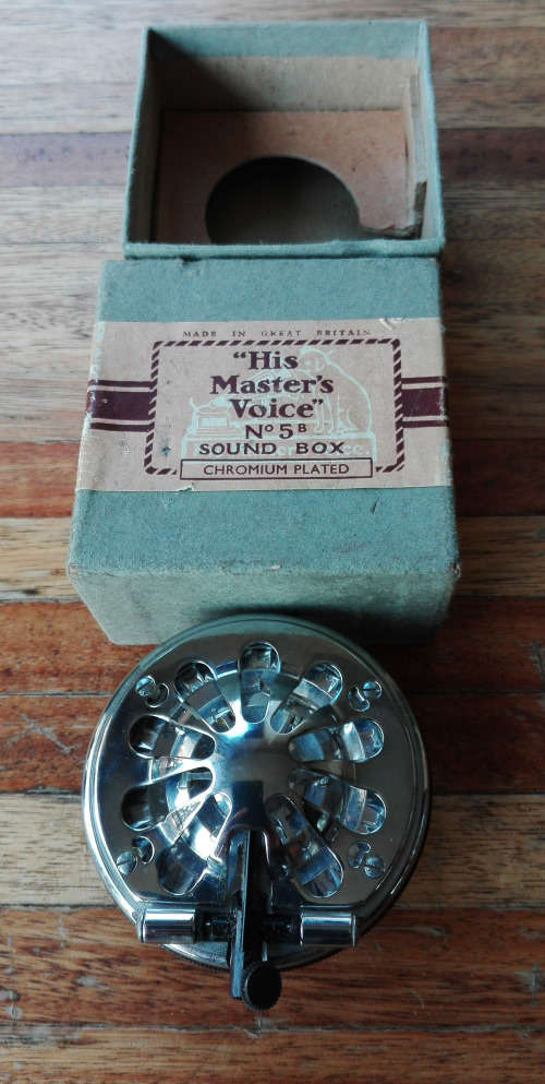 HIS MASTERS VOICE GRAMOPHONE SOUND BOX No 5B. IN ORIGINAL BOX.