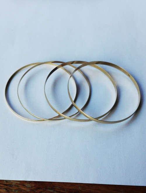 9ct GOLD BANGLES.