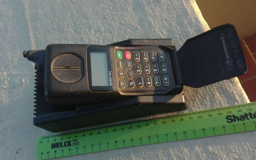 VINTAGE MOTOROLA CELL PHONE.