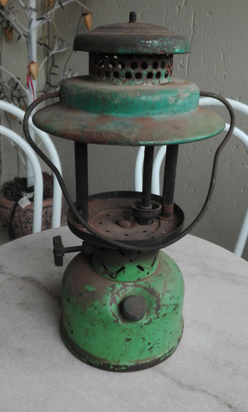 EMPIRE, VINTAGE COLEMAN PARAFFIN LAMP.