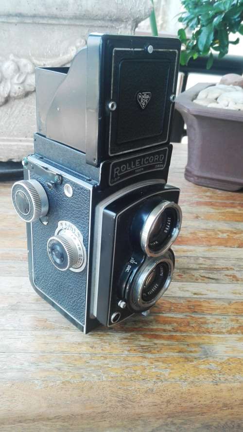 VINTAGE ROLLEICORD CAMERA.