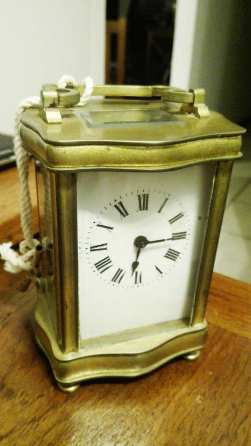 ANTIQUE BRASS BRACKET CLOCK.