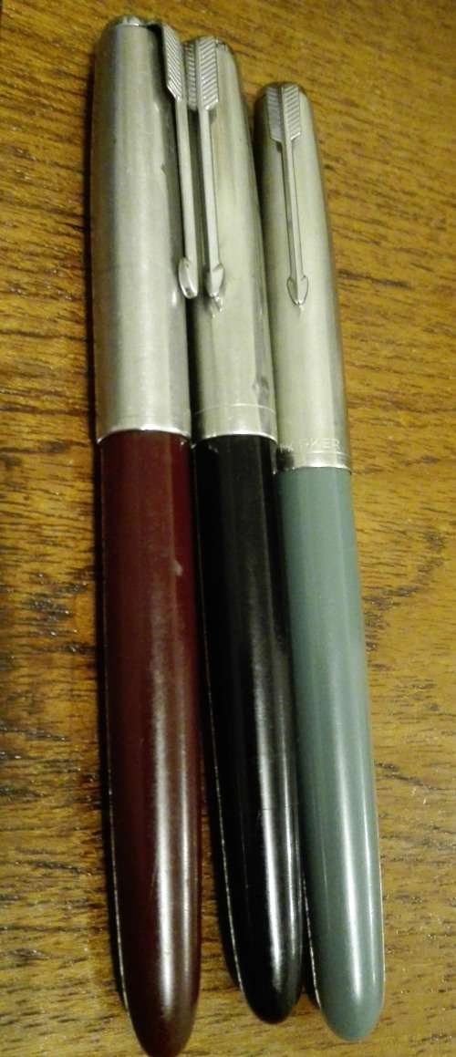 COLLECTION OF 3 PARKER FOUNTAIN PENS.