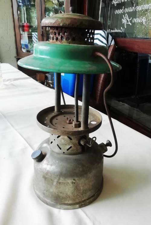 COLEMAN LAMP . MODEL 236 MOJOR.