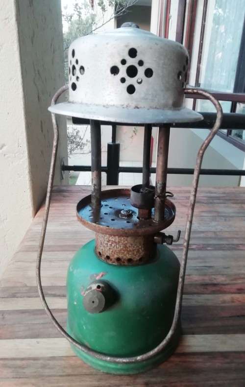 COLEMAN 241 G PARAFFIN LAMP. MADE IN CANADA.