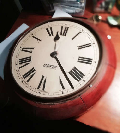 VINTAGE CLOCK. GENTS OF LEICESTER. ENGLAND.