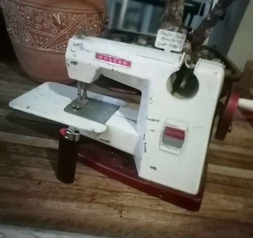 VULCAN TOY SEWING MACHINE. ENGLAND. 1950's