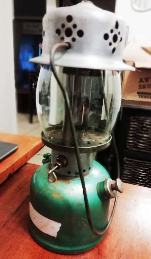 COLEMAN 241 G PARAFFIN LAMP. MADE IN CANADA.