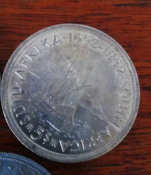 THREE CROWNS, 1947, 1952, 1958. CIRCULATION COINS. BID PER COIN.