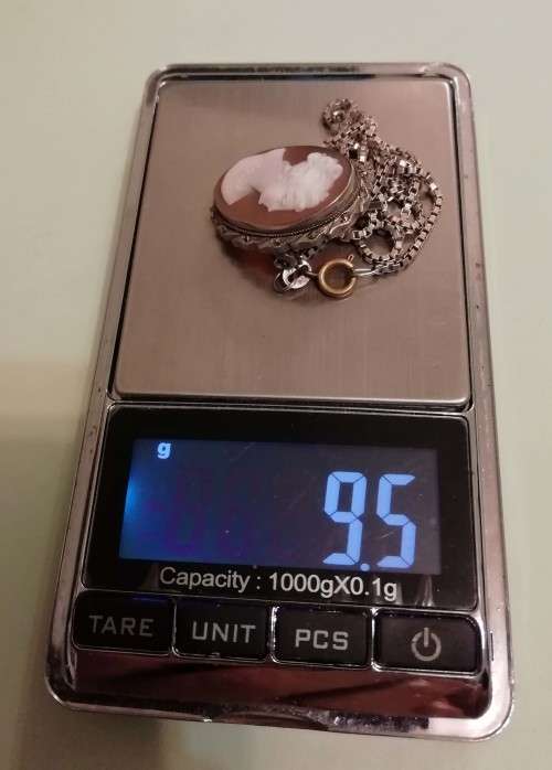 VINTAGE CAMEO PENDANT, SET IN 800 SILVER FRAME, AND SILVER CHAIN.